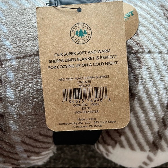 NWT plaid Sherpa blanket - Picture 3 of 4